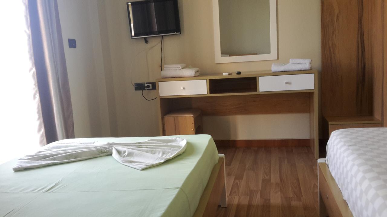 Hotel Blue Sky Golem  Esterno foto
