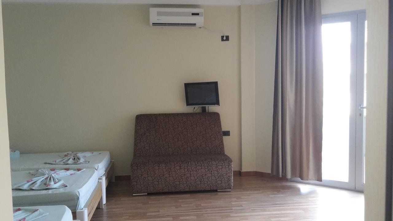 Hotel Blue Sky Golem  Esterno foto