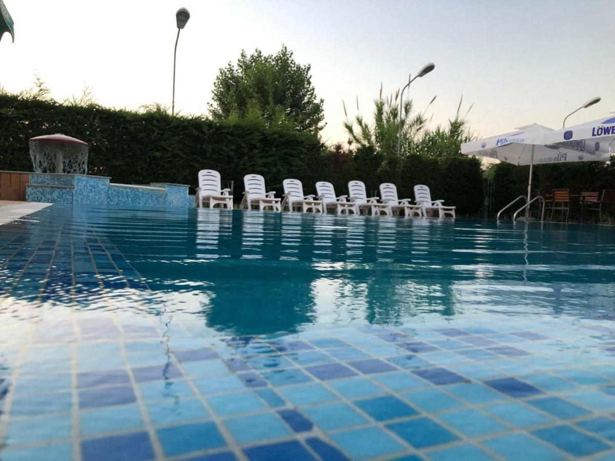 Hotel Blue Sky Golem  Esterno foto